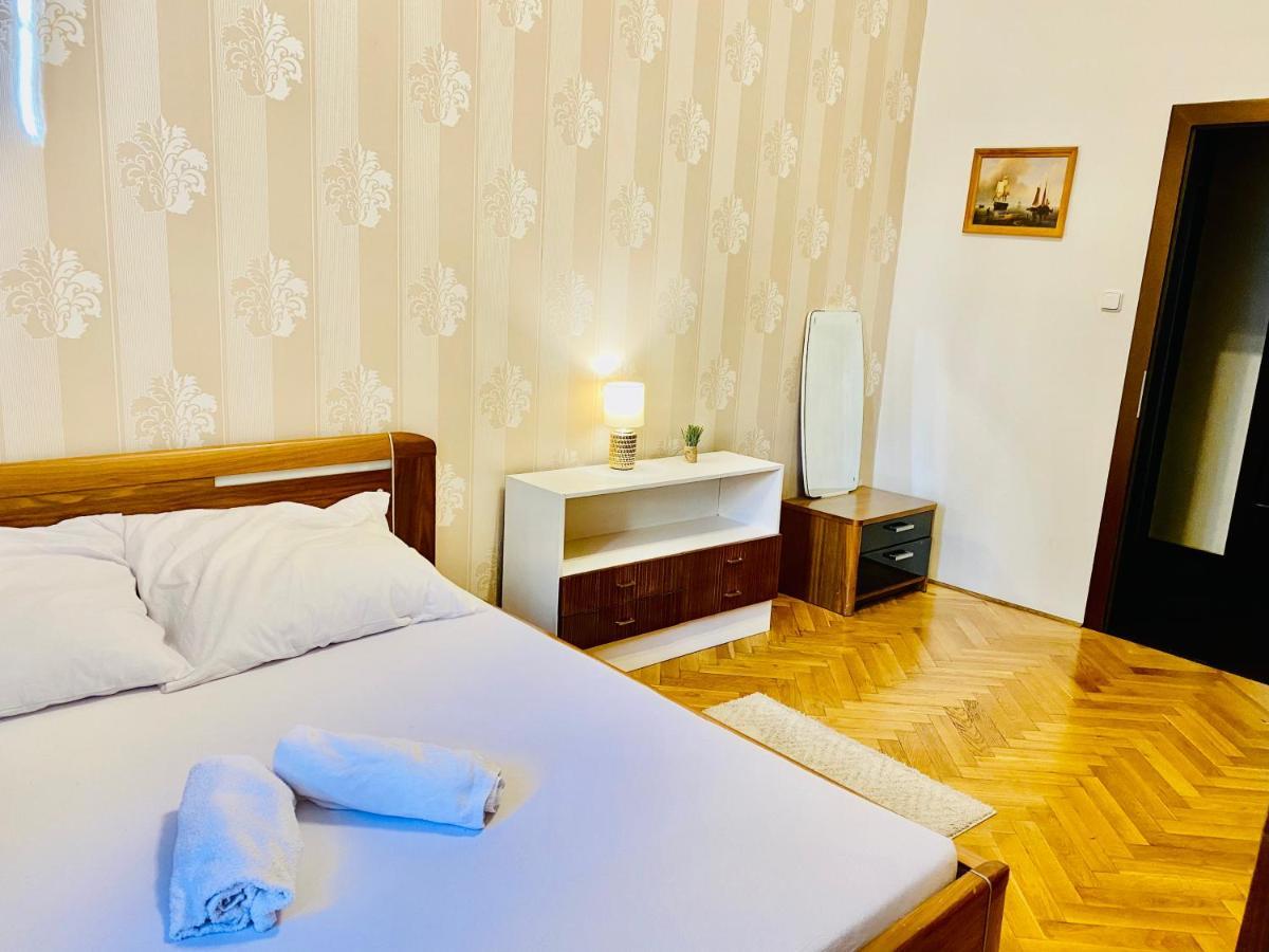 In Praha 2 Square Aparthotel *